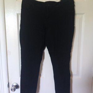 Old Navy Rockstar Super Skinny in Black, size 14 short